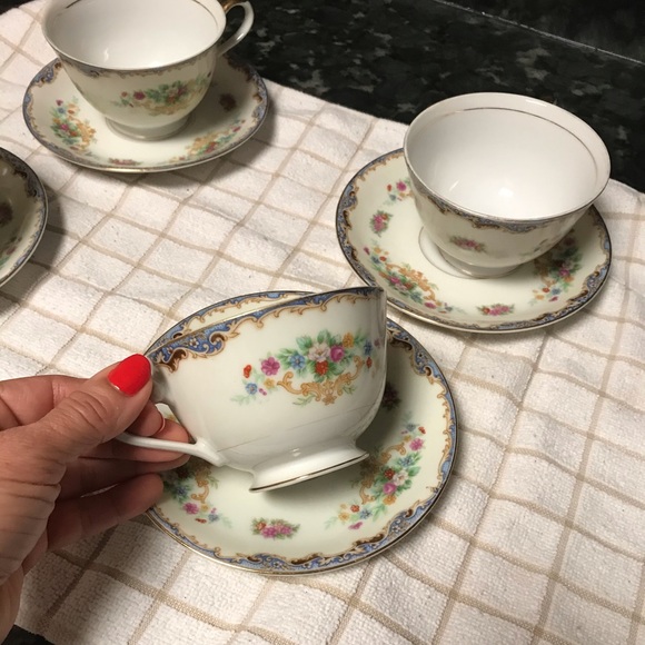 Beautiful 4 guests coffee party. - Picture 2 of 7